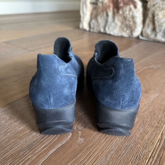 La Canadienne Lisa Wedge Slip-On In Navy - Picture 5 of 7